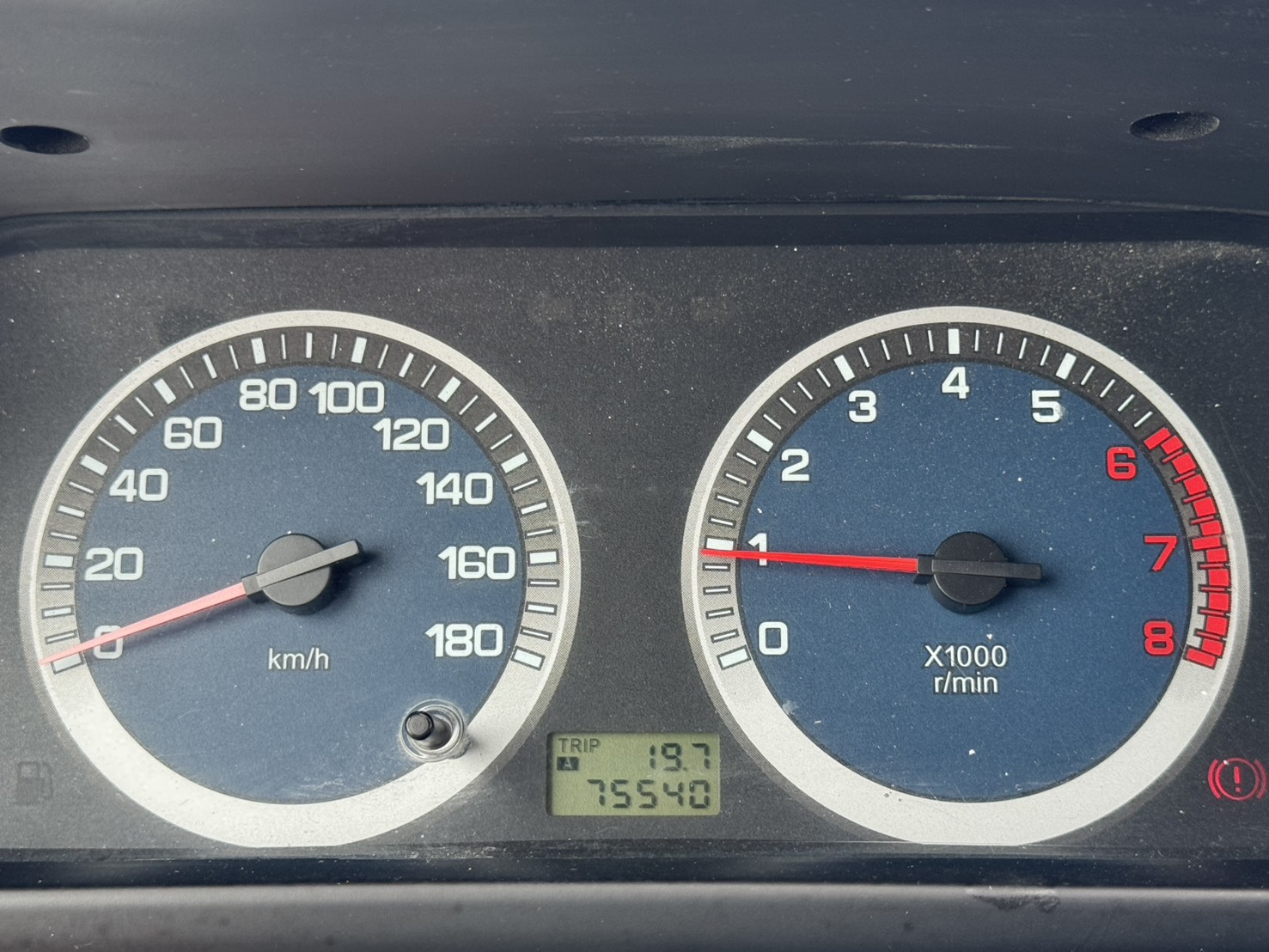 2017年 得利卡貨車 2.4L 豪華型  市場唯一獨賣兩噸半貨車  搭載升降尾門+全車車底板  超低里程~年均里程9500公里  有力耐操好操控~載貨空間大  初創老闆or企業增購~商用車首選  第7張相片