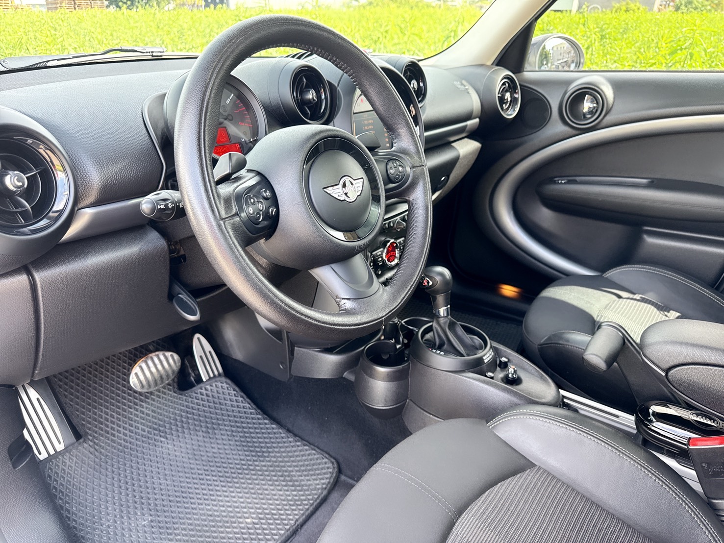 2015年 MINI Cooper S 5-Door  超低里程~年均里程8400公里  市場稀缺車型~車況如新~車庫車  全程原廠保養~四輪更換全新輪胎『汎德總代理★里程保證★一手車』  第10張相片