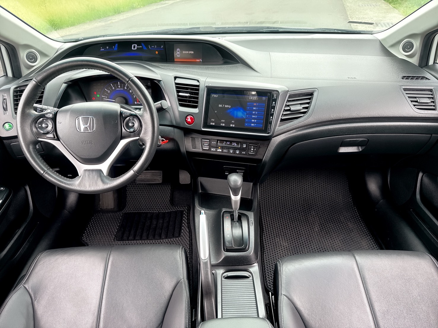2015年 HONDA CIVIC K14  VTI-S版 頂級款 動力充足  超低里程~年均里程7200公里  配備齊全~省油省稅~環景系統  外型流線帥氣~代步通勤轎車首選  第5張相片