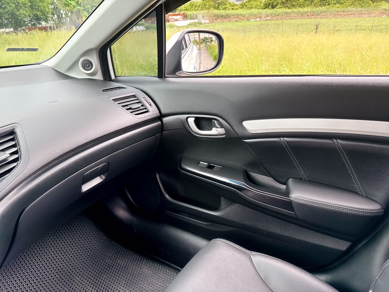 2015年 HONDA CIVIC K14  VTI-S版 頂級款 動力充足  超低里程~年均里程7200公里  配備齊全~省油省稅~環景系統  外型流線帥氣~代步通勤轎車首選  第8張相片