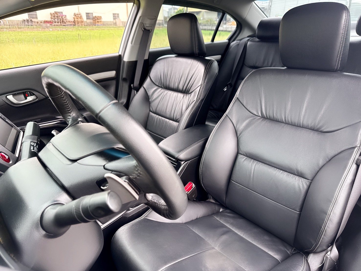 2015年 HONDA CIVIC K14  VTI-S版 頂級款 動力充足  超低里程~年均里程7200公里  配備齊全~省油省稅~環景系統  外型流線帥氣~代步通勤轎車首選  第11張相片