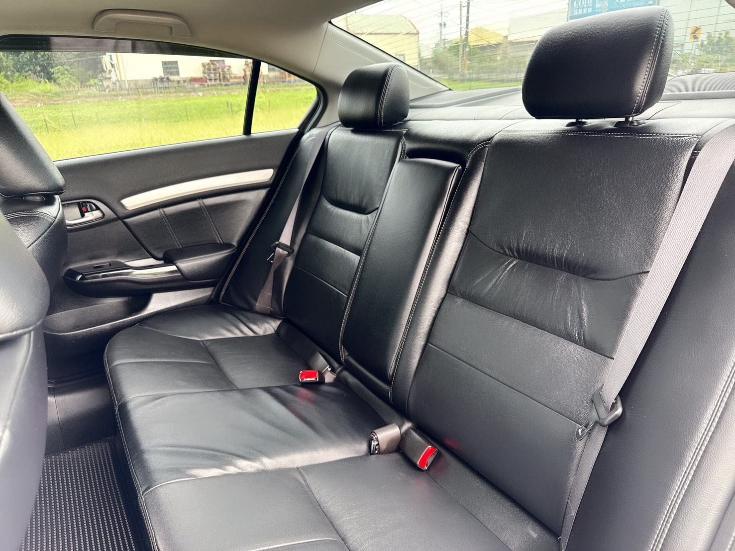 2015年 HONDA CIVIC K14  VTI-S版 頂級款 動力充足  超低里程~年均里程7200公里  配備齊全~省油省稅~環景系統  外型流線帥氣~代步通勤轎車首選  第13張相片