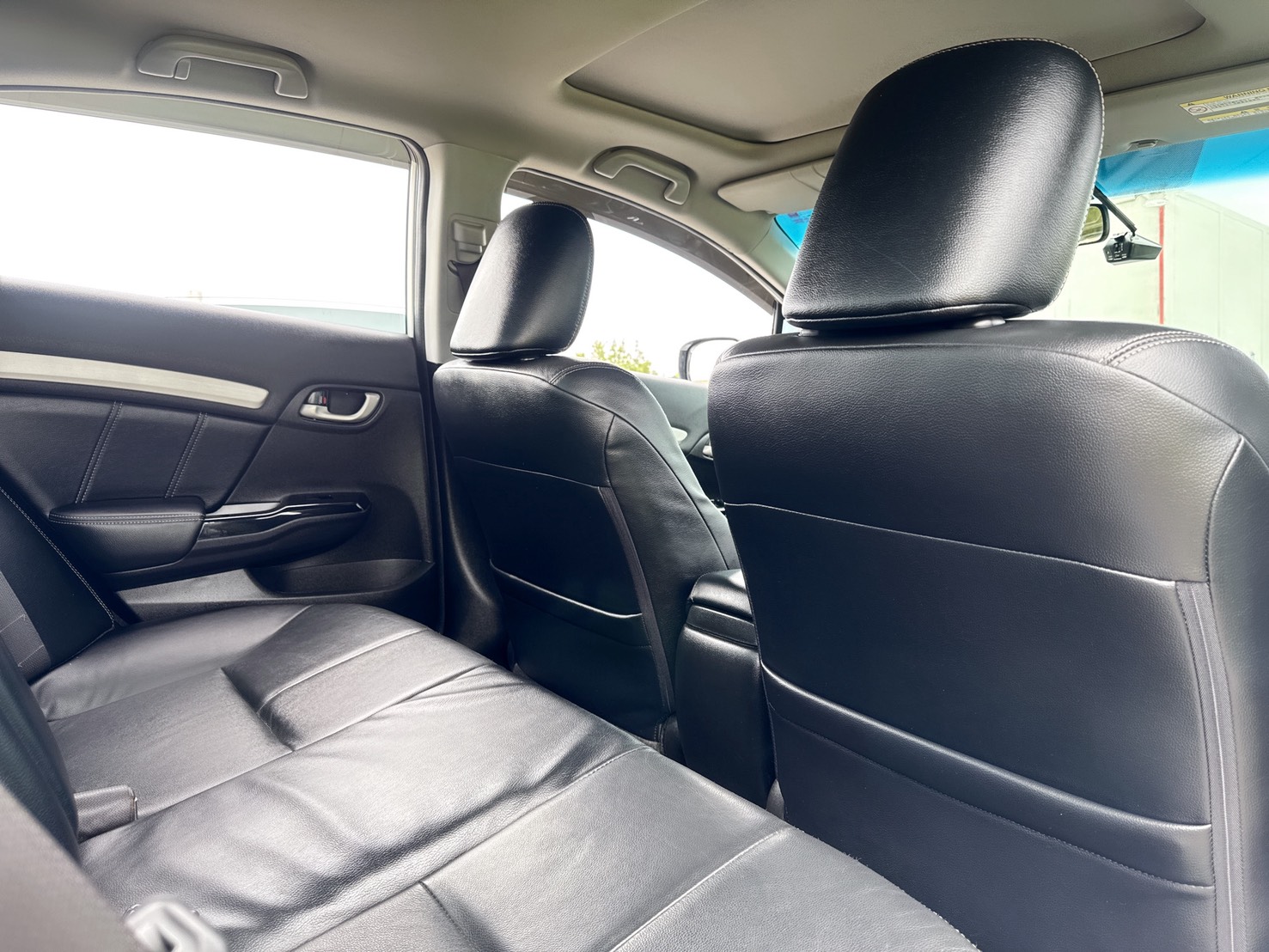 2015年 HONDA CIVIC K14  VTI-S版 頂級款 動力充足  超低里程~年均里程7200公里  配備齊全~省油省稅~環景系統  外型流線帥氣~代步通勤轎車首選  第16張相片