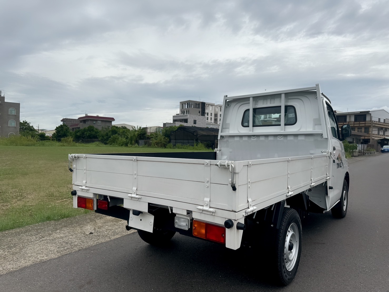 2024年 TOWN ACE 1.5L 木床貨車  原廠保固中~4年12萬公里  全新車~自排框式木床車型  妥善率~運輸載貨~商車第一首選  第4張相片