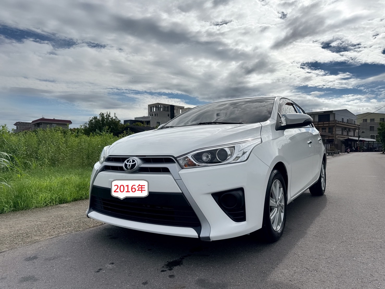 2016年 Toyota Yaris 1.5 豪華型  熱門掀背車款~一手車~里程保證  女用車~超低里程~年均里程2300公里  免IKEY~代步載小朋友 當買菜車都好用  都市停車便利~省油~代步通勤最佳首選  第1張相片