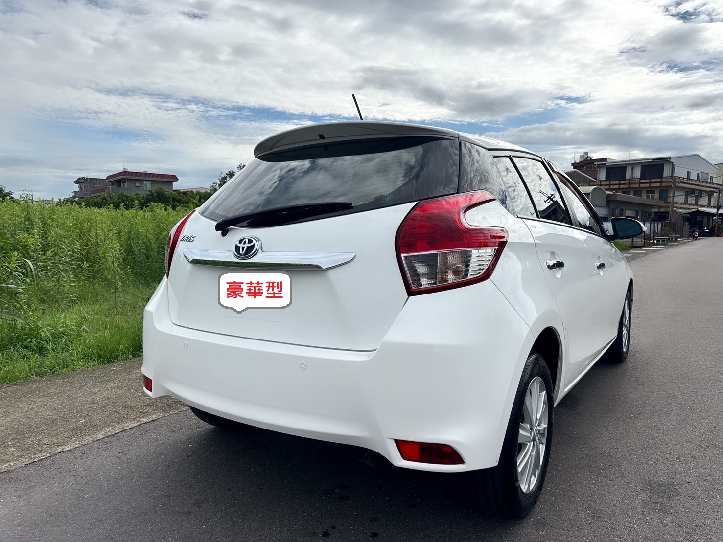 2016年 Toyota Yaris 1.5 豪華型  熱門掀背車款~一手車~里程保證  女用車~超低里程~年均里程2300公里  免IKEY~代步載小朋友 當買菜車都好用  都市停車便利~省油~代步通勤最佳首選  第4張相片