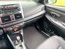 2016年 Toyota Yaris 1.5 豪華型  熱門掀背車款~一手車~里程保證  女用車~超低里程~年均里程2300公里  免IKEY~代步載小朋友 當買菜車都好用  都市停車便利~省油~代步通勤最佳首選  第7張縮圖