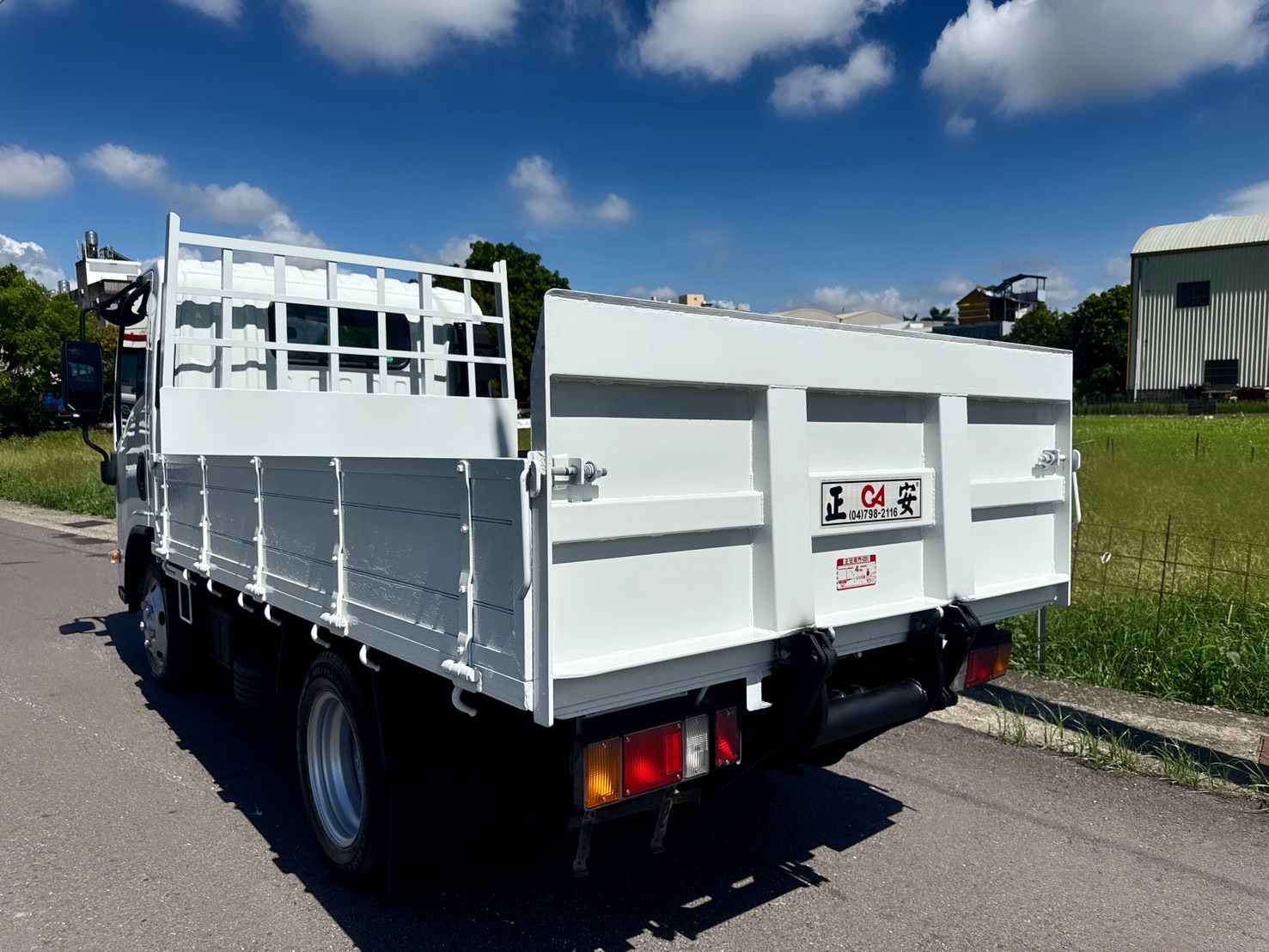 2017年 ISUZU 一路發 10.5呎  免加尿素~自排車型~妥善率高  日本原裝進口一路發~總重升級5噸  超耐操發財車~商用載貨~第一首選!  第3張相片