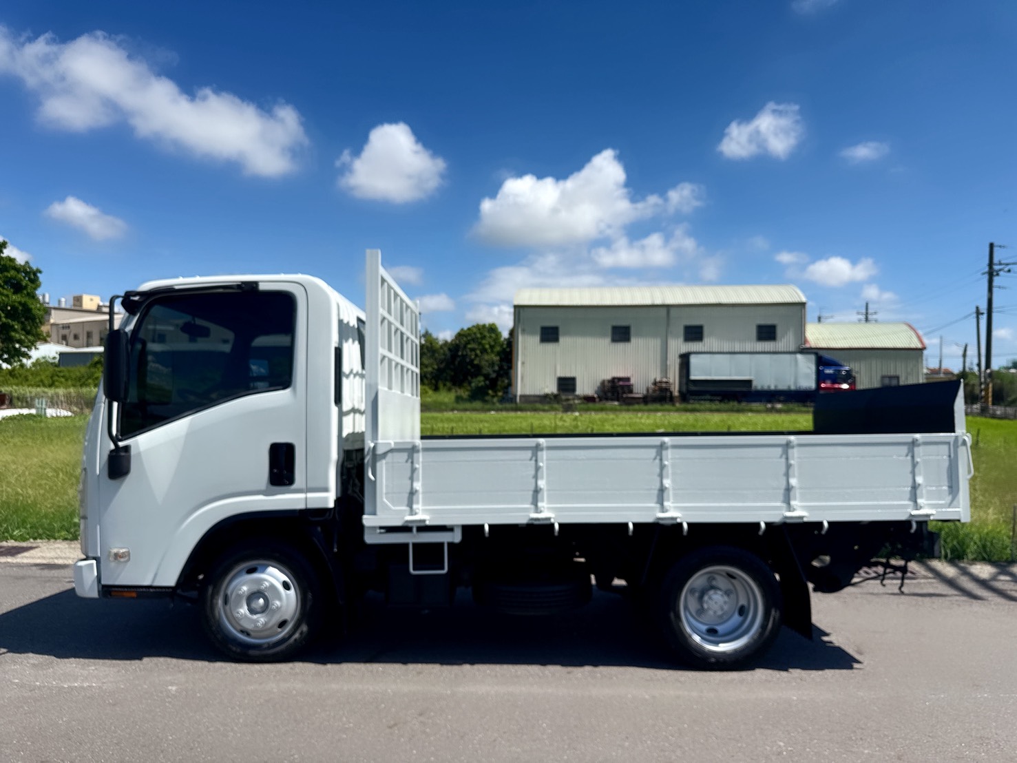 2017年 ISUZU 一路發 10.5呎  免加尿素~自排車型~妥善率高  日本原裝進口一路發~總重升級5噸  超耐操發財車~商用載貨~第一首選!  第5張相片