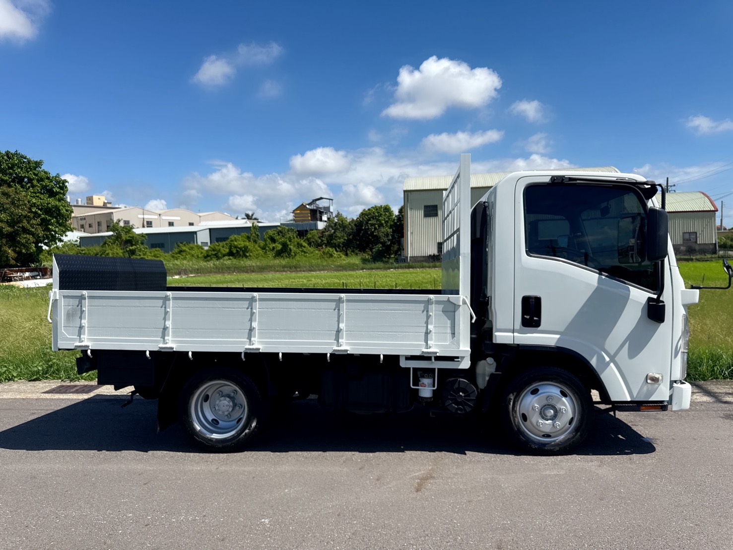 2017年 ISUZU 一路發 10.5呎  免加尿素~自排車型~妥善率高  日本原裝進口一路發~總重升級5噸  超耐操發財車~商用載貨~第一首選!  第6張相片