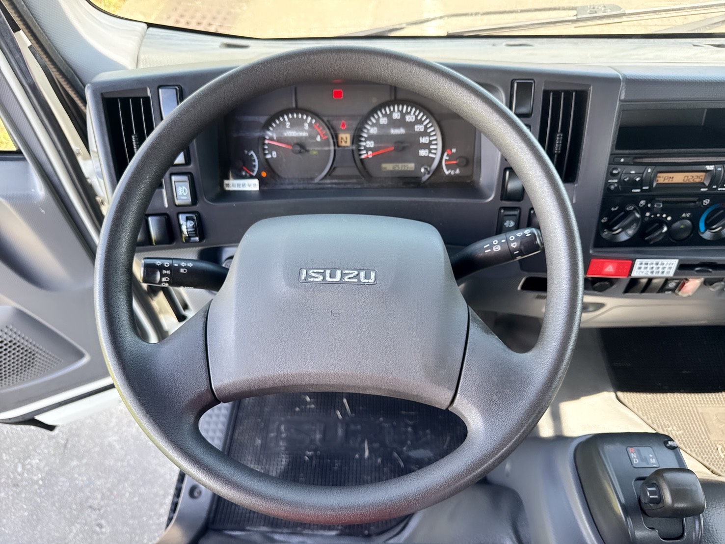 2017年 ISUZU 一路發 10.5呎  免加尿素~自排車型~妥善率高  日本原裝進口一路發~總重升級5噸  超耐操發財車~商用載貨~第一首選!  第9張相片