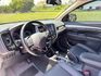 2016年 三菱 OUTLANDER 魅力型  超低里程~年均里程5800公里  里程保證~內外如新~稀有美車  CP值最高SUV休旅車~第一首選!  第10張縮圖
