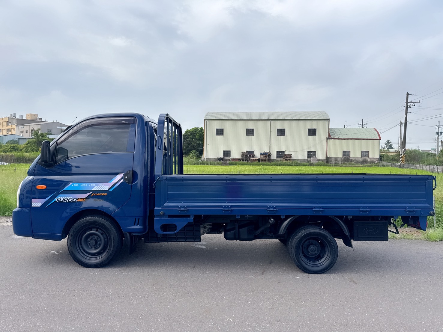2020年 現代 Porter 小霸王貨車  柴油大扭力~載貨輕鬆省力~  後斗長車床車型+全車車底板  總重3.25噸~商用運輸載貨首選!  第5張相片