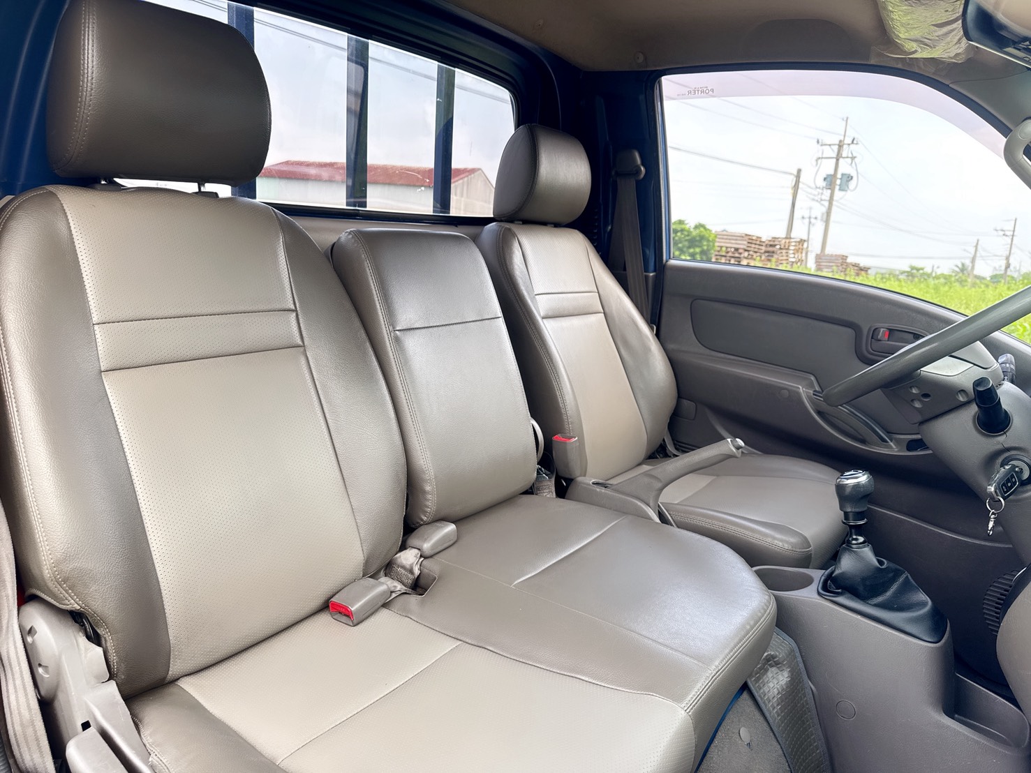 2020年 現代 Porter 小霸王貨車  柴油大扭力~載貨輕鬆省力~  後斗長車床車型+全車車底板  總重3.25噸~商用運輸載貨首選!  第13張相片