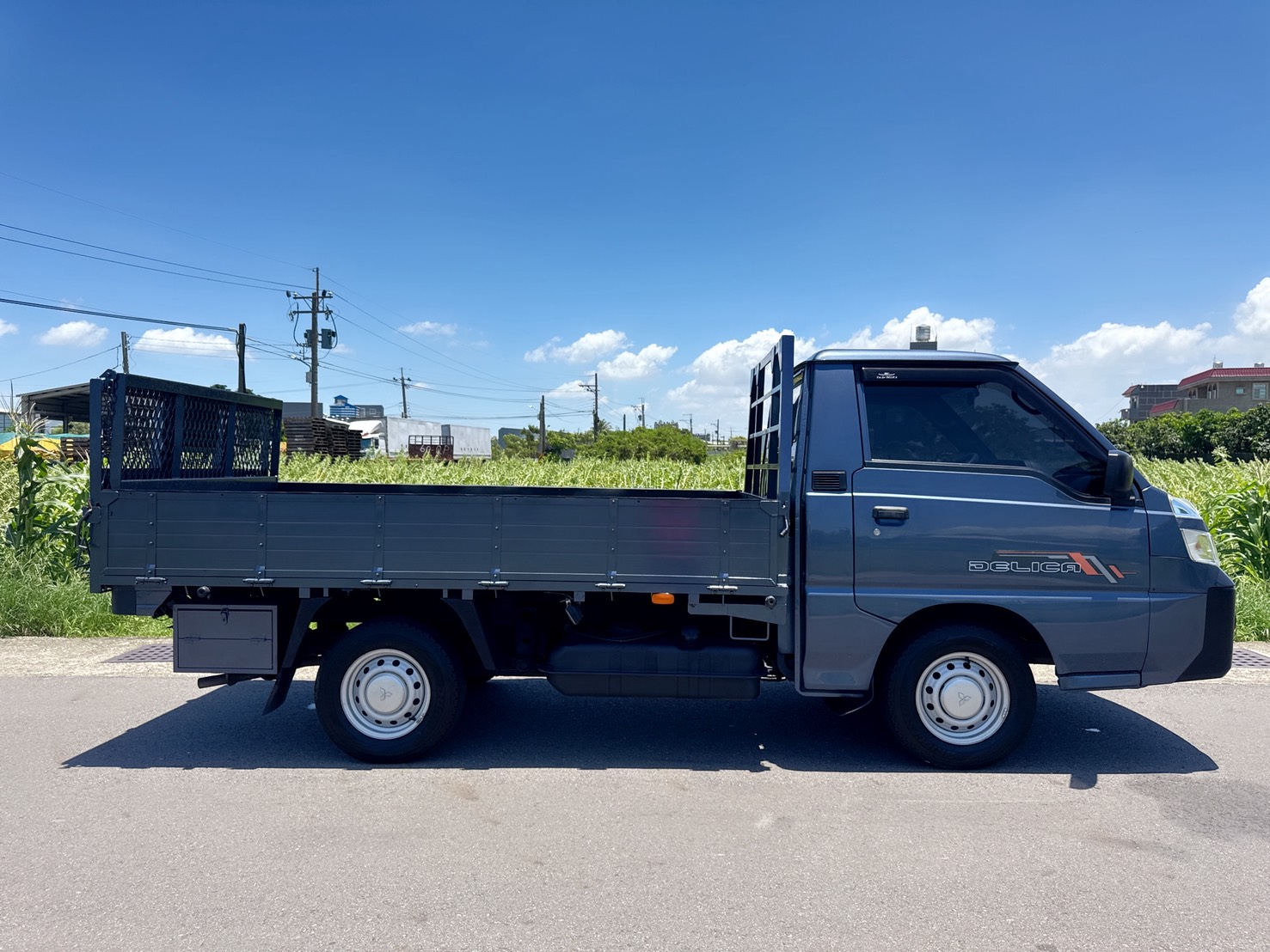 2020年 三菱 2.4L 得利卡貨車   市場唯一兩噸半貨車~載貨空間大  一手車~原廠保養~工作賺錢好幫手  搭載升降尾門~網狀減重省油首選『自排』好上手~老闆/員工輕鬆駕馭  第6張相片