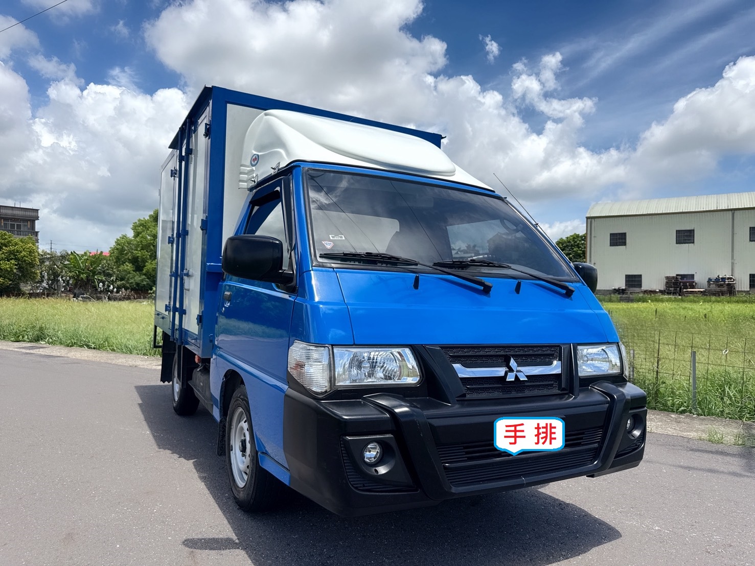 2019年 三菱 得利卡 2.4L 貨車  里程保證~一手車~內外車況佳  塑鋁板廂+左右開門廂式發財車  商用初創~企業增購~商用車首選  第2張相片