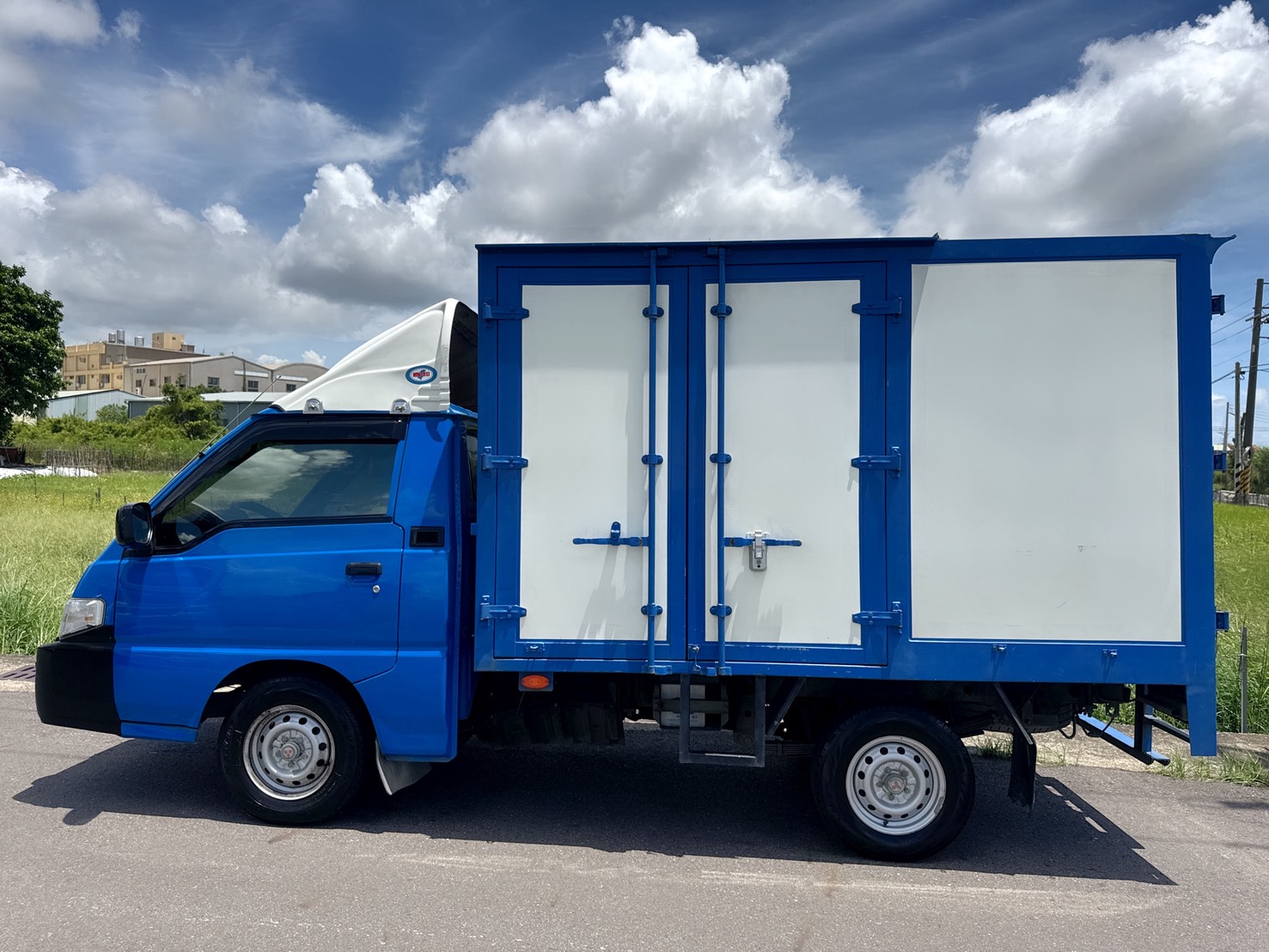 2019年 三菱 得利卡 2.4L 貨車  里程保證~一手車~內外車況佳  塑鋁板廂+左右開門廂式發財車  商用初創~企業增購~商用車首選  第5張相片