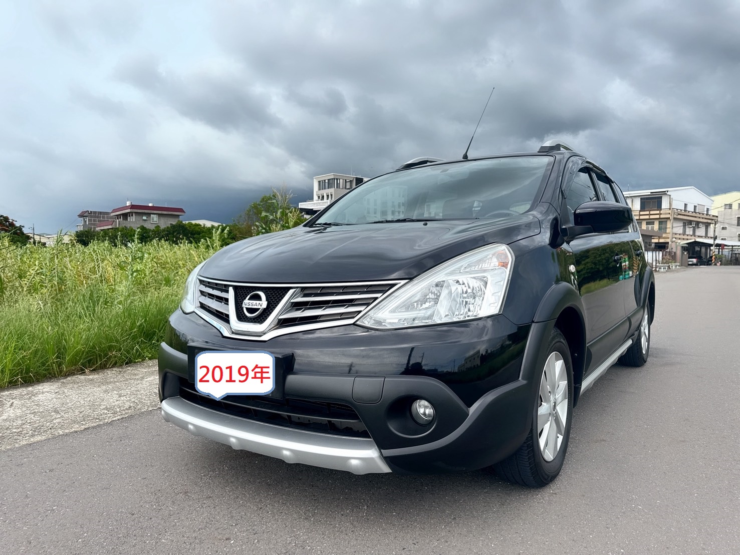 2019年 日產 LIVINA 行家皮椅版  『 魔術大空間 ❖ 都市小休旅 』  最佳轎式休旅車.載人載貨都便利  原版件+低里程~年均里程9300公里  代步+旅遊~五門掀背小車的第一首選  第1張相片