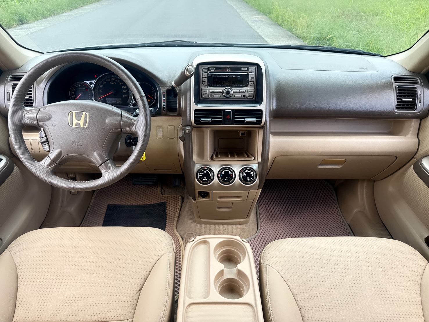 2005年 HONDA CR-V 2.0 L  經典車型~里程保證~妥善率高  一手車~車室空間大~內裝漂亮  代步/出遊/工作~平價休旅首選  第5張相片