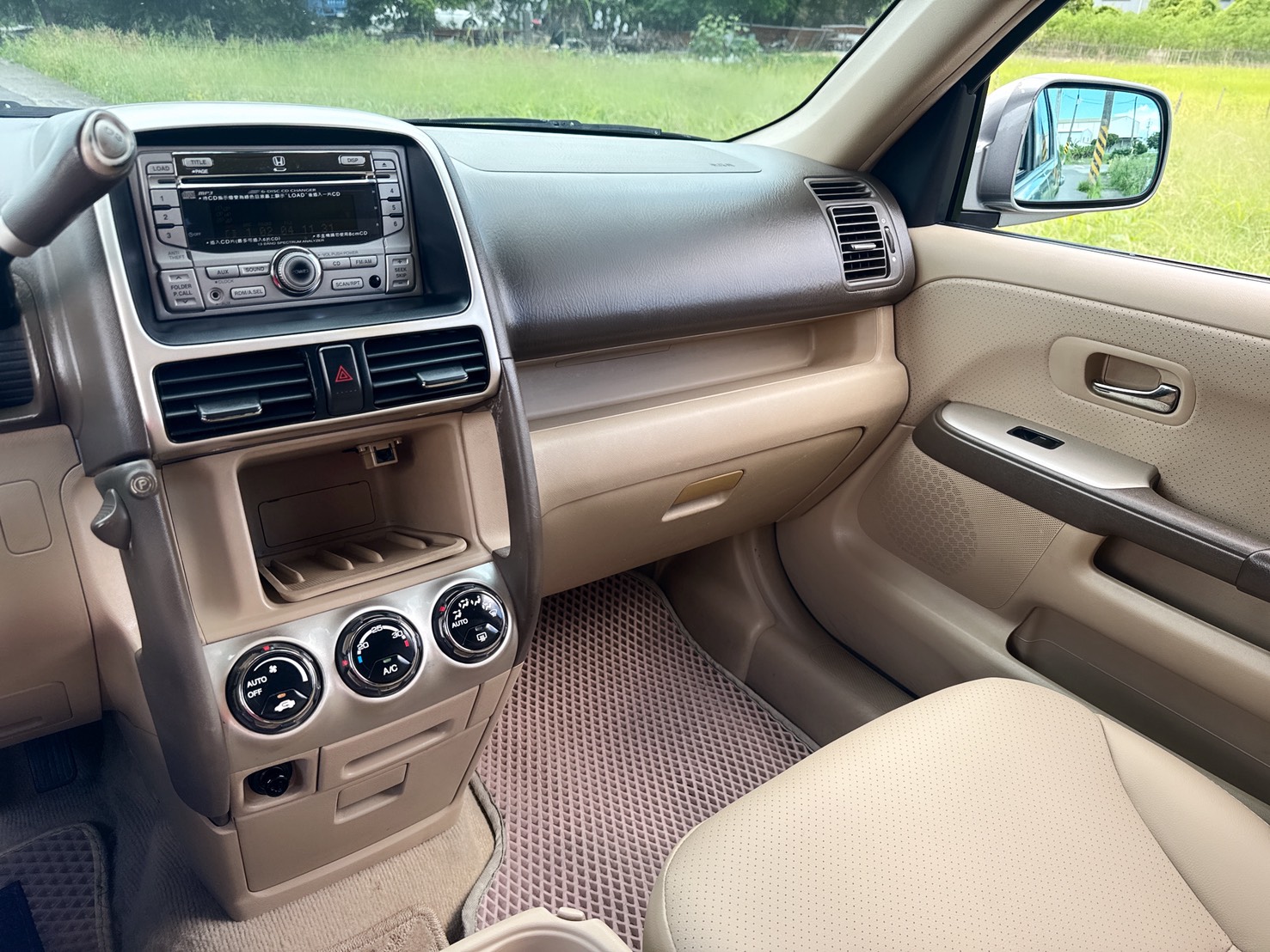 2005年 HONDA CR-V 2.0 L  經典車型~里程保證~妥善率高  一手車~車室空間大~內裝漂亮  代步/出遊/工作~平價休旅首選  第8張相片
