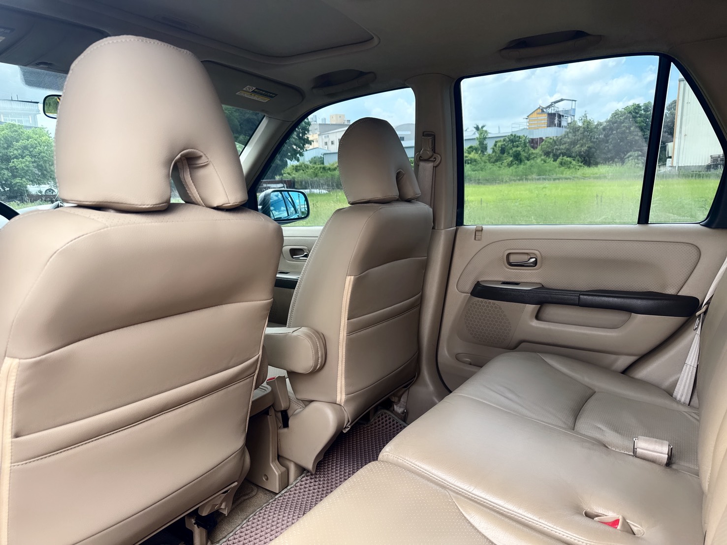 2005年 HONDA CR-V 2.0 L  經典車型~里程保證~妥善率高  一手車~車室空間大~內裝漂亮  代步/出遊/工作~平價休旅首選  第11張相片