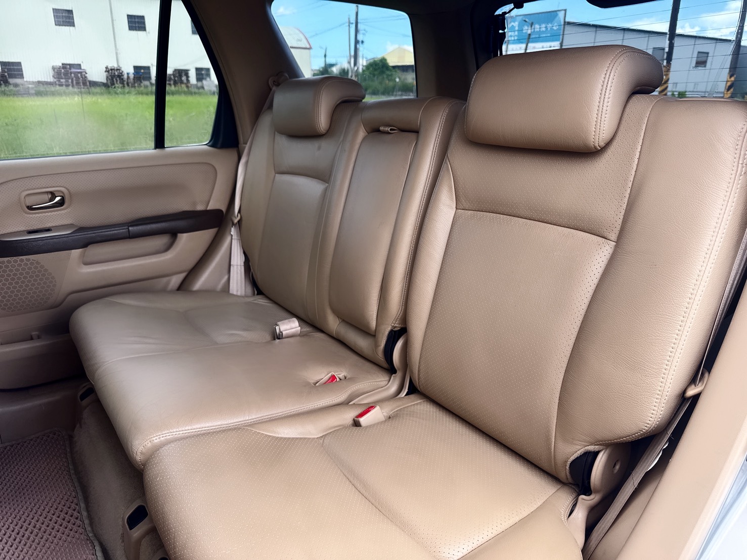 2005年 HONDA CR-V 2.0 L  經典車型~里程保證~妥善率高  一手車~車室空間大~內裝漂亮  代步/出遊/工作~平價休旅首選  第12張相片