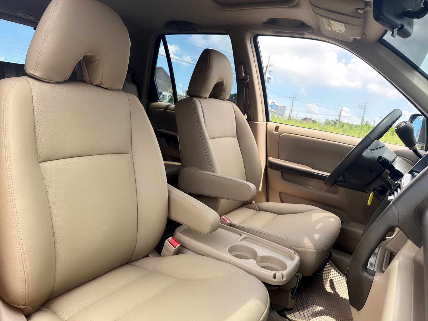 2005年 HONDA CR-V 2.0 L  經典車型~里程保證~妥善率高  一手車~車室空間大~內裝漂亮  代步/出遊/工作~平價休旅首選  第14張相片