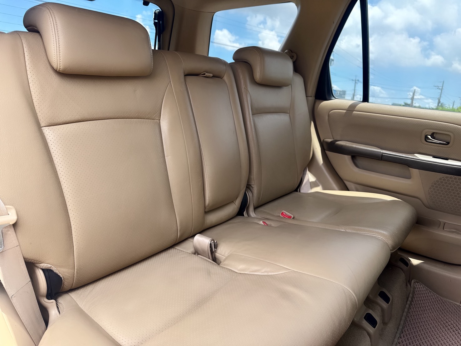 2005年 HONDA CR-V 2.0 L  經典車型~里程保證~妥善率高  一手車~車室空間大~內裝漂亮  代步/出遊/工作~平價休旅首選  第16張相片