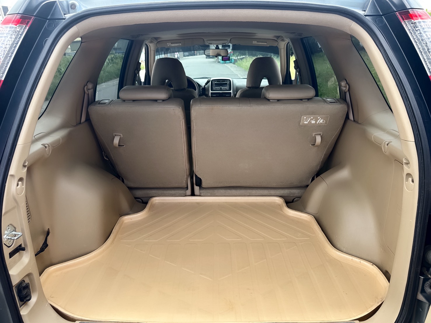 2005年 HONDA CR-V 2.0 L  經典車型~里程保證~妥善率高  一手車~車室空間大~內裝漂亮  代步/出遊/工作~平價休旅首選  第17張相片