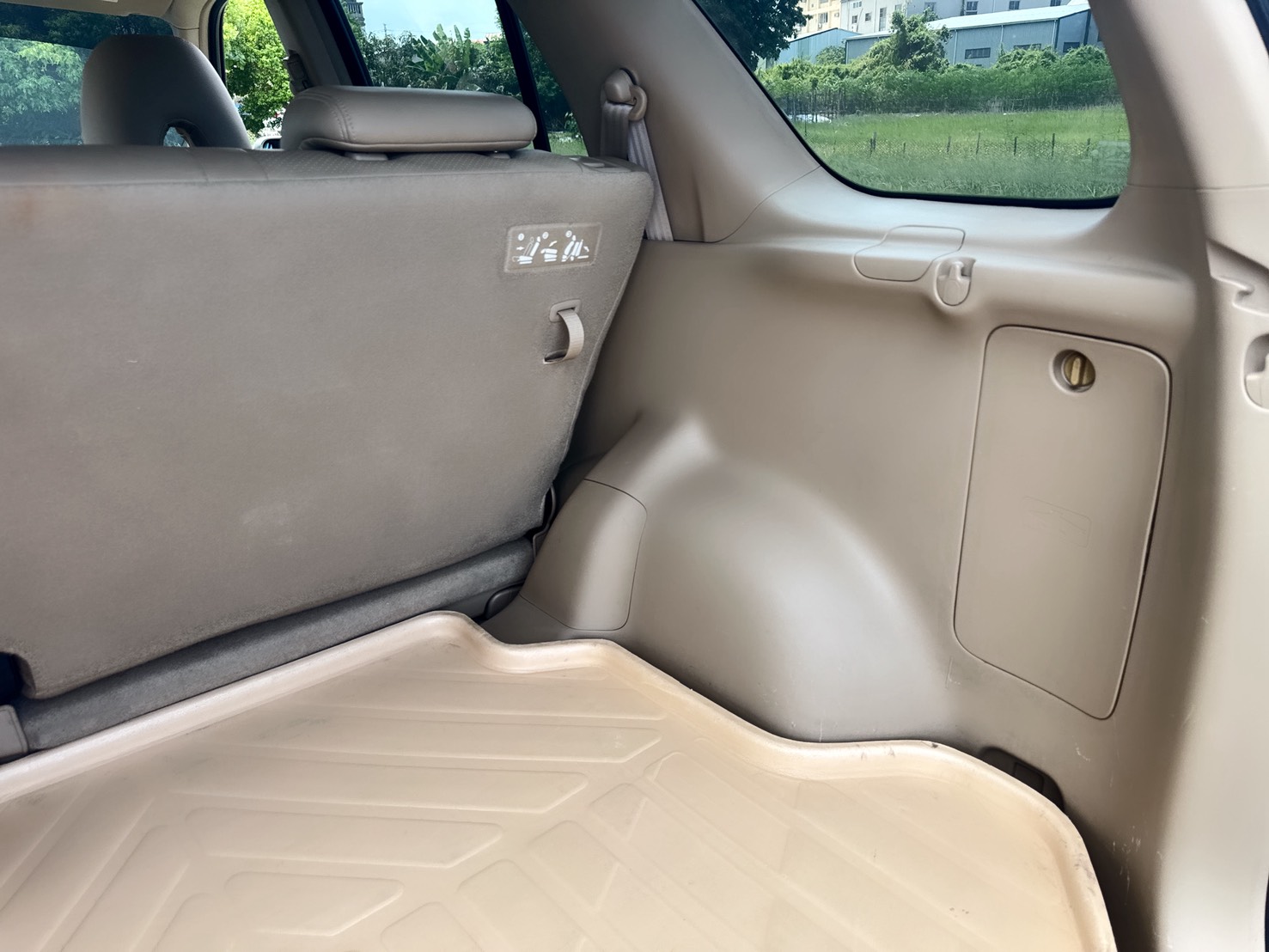 2005年 HONDA CR-V 2.0 L  經典車型~里程保證~妥善率高  一手車~車室空間大~內裝漂亮  代步/出遊/工作~平價休旅首選  第19張相片