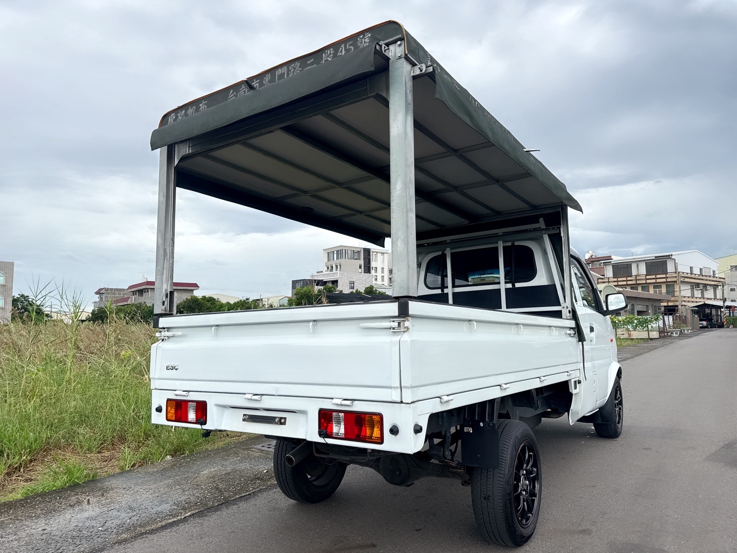 2021年 東風穩發 長鐵床貨車  超低里程~年均里程5750公里 搭載免踩離合器系統+三面掀帆布 大單廂+座艙大空間~經濟實用商用車  第4張相片