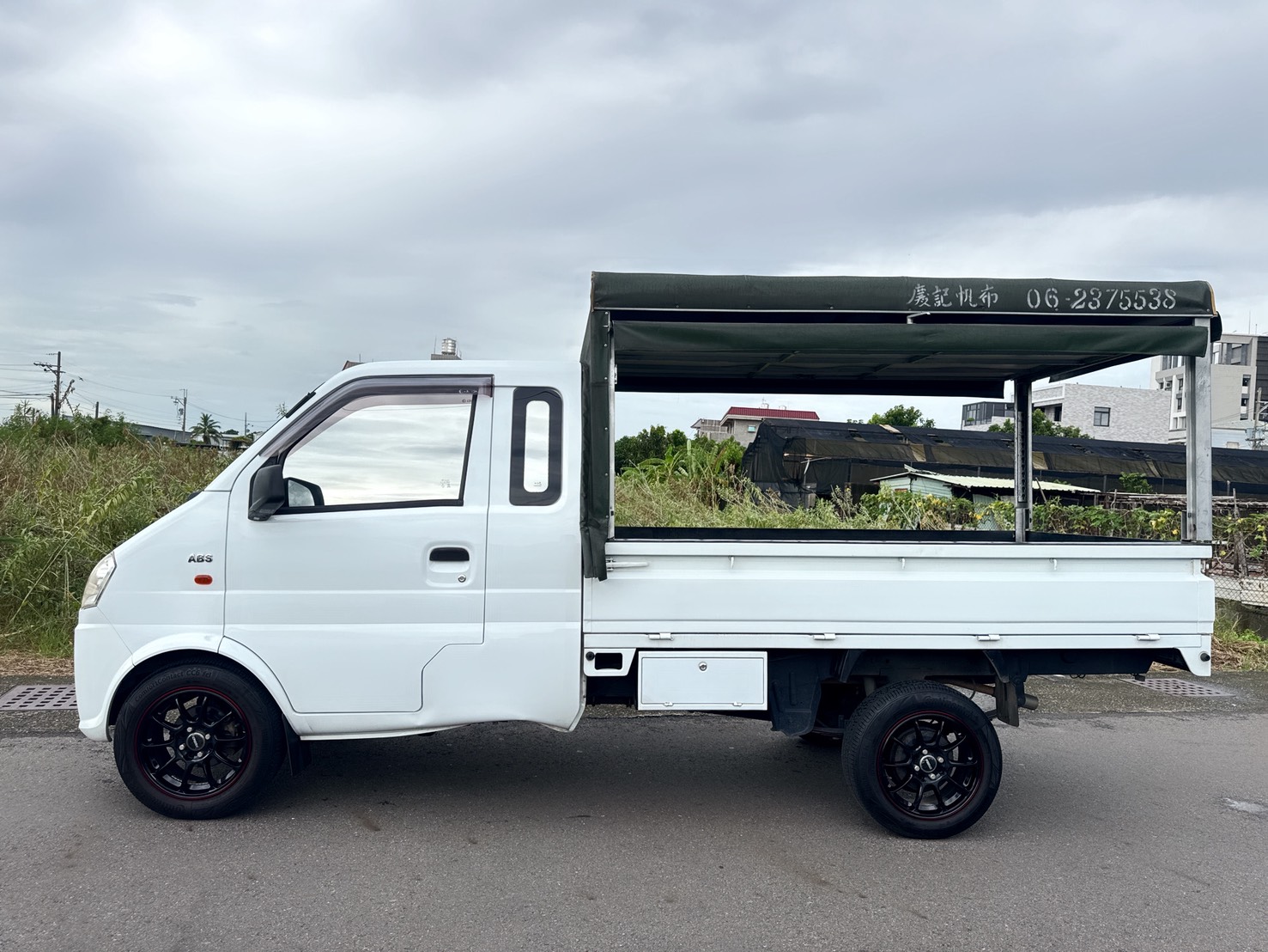 2021年 東風穩發 長鐵床貨車  超低里程~年均里程5750公里 搭載免踩離合器系統+三面掀帆布 大單廂+座艙大空間~經濟實用商用車  第5張相片