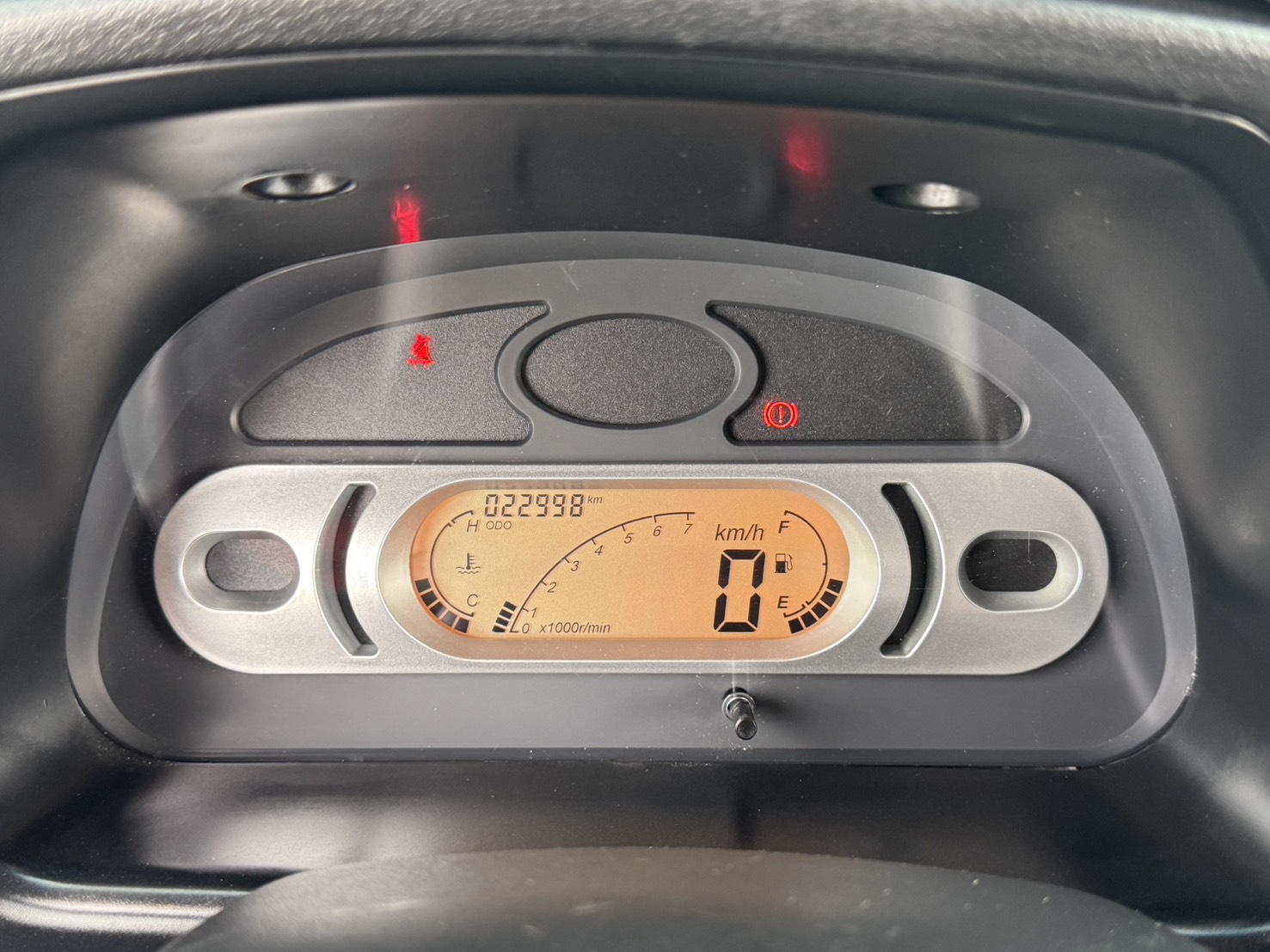 2021年 東風穩發 長鐵床貨車  超低里程~年均里程5750公里 搭載免踩離合器系統+三面掀帆布 大單廂+座艙大空間~經濟實用商用車  第8張相片