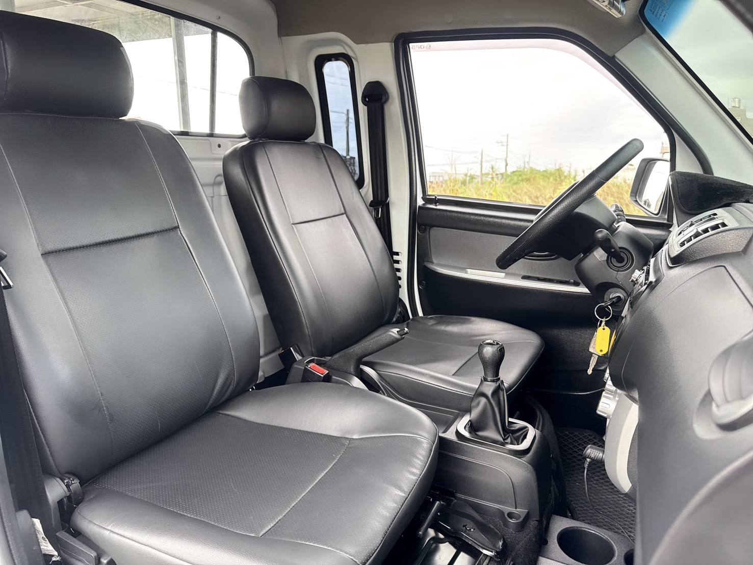 2021年 東風穩發 長鐵床貨車  超低里程~年均里程5750公里 搭載免踩離合器系統+三面掀帆布 大單廂+座艙大空間~經濟實用商用車  第16張相片