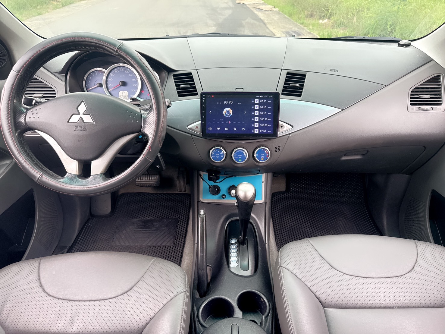 2012年 三菱 ZINGER 旗艦型『商旅大贏家❖跨界多功能休旅』里程保證~超大空間~影音一次俱全~旅行露營+商務用途兼具的第一商旅!  第5張相片