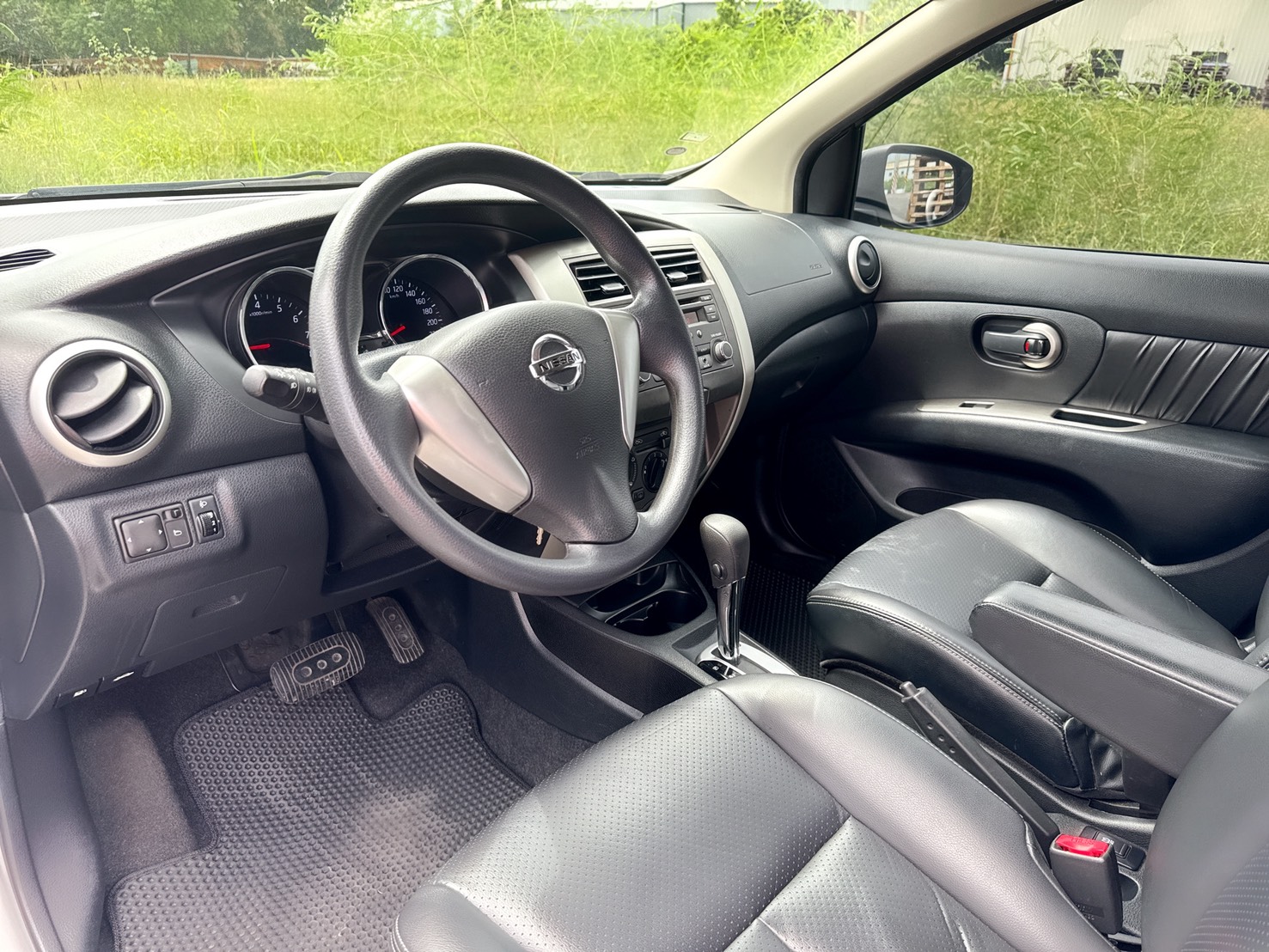 2020年 日產 LIVINA 1.6 行家皮椅版『魔術大空間❖都市小休旅』最佳轎式休旅車.載人載貨都便利  代步+旅遊~五門掀背小車的第一首選!  第11張相片