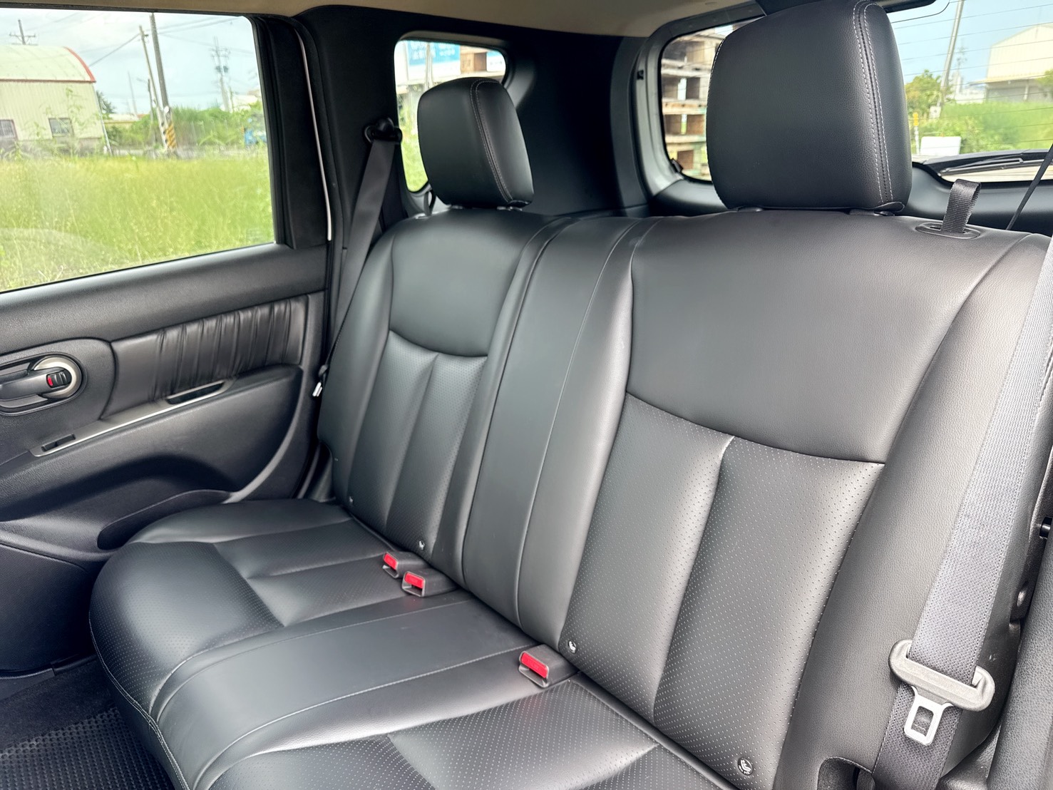 2020年 日產 LIVINA 1.6 行家皮椅版『魔術大空間❖都市小休旅』最佳轎式休旅車.載人載貨都便利  代步+旅遊~五門掀背小車的第一首選!  第14張相片