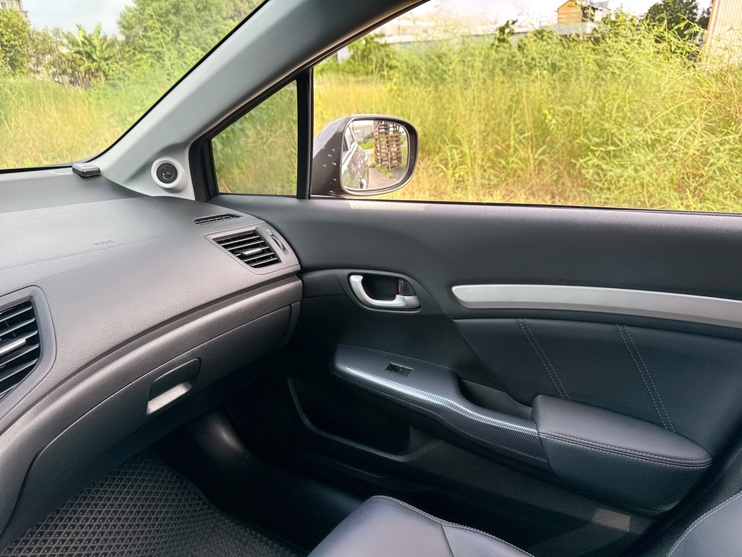 2012年 HONDA CIVIC K14  VTI-S版 頂級款 動力充足  低里程~年均里程9100公里  配備齊全~省油省稅~影音升級  外型流線帥氣~代步通勤轎車首選  第7張相片