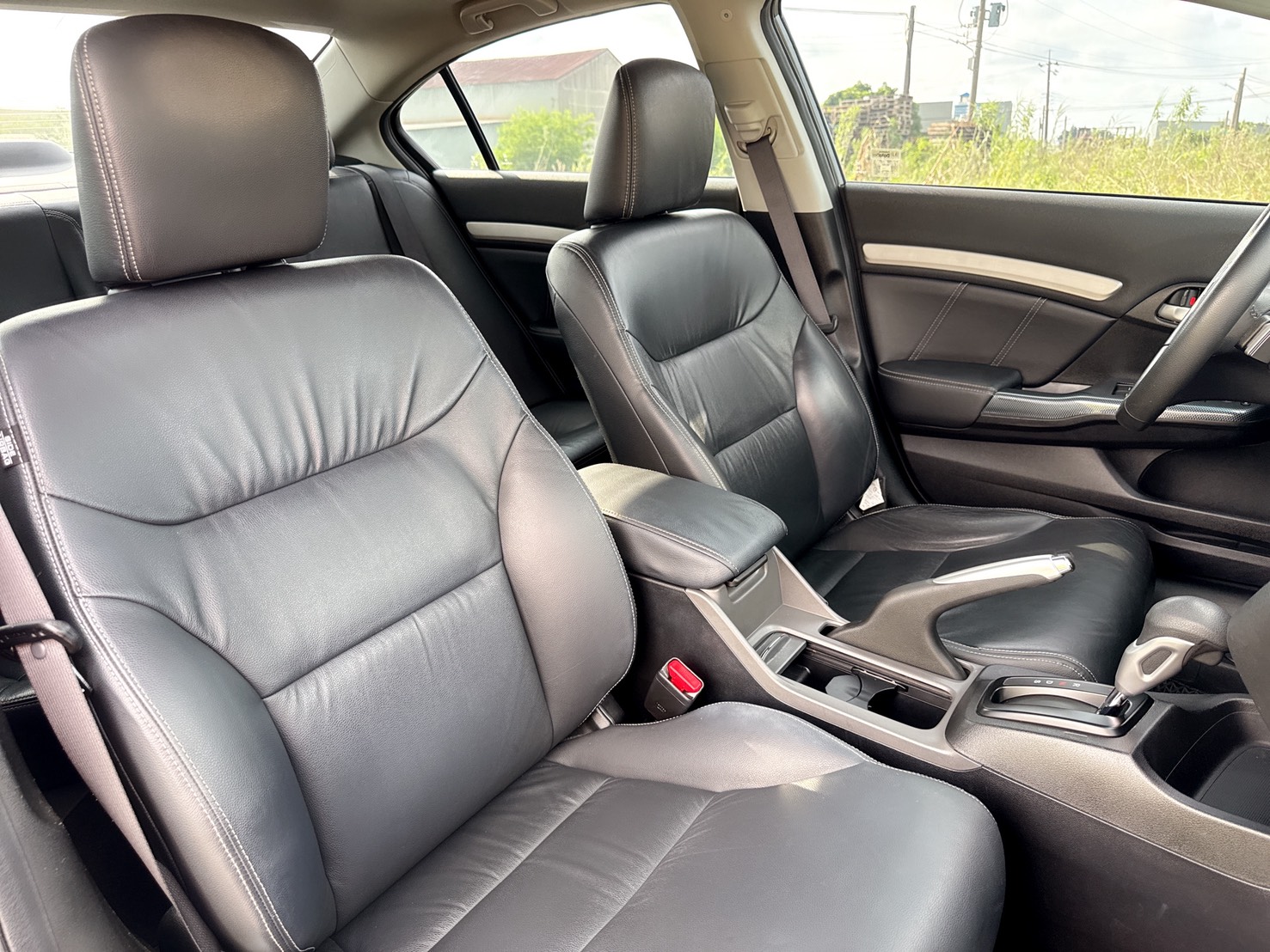 2012年 HONDA CIVIC K14  VTI-S版 頂級款 動力充足  低里程~年均里程9100公里  配備齊全~省油省稅~影音升級  外型流線帥氣~代步通勤轎車首選  第15張相片