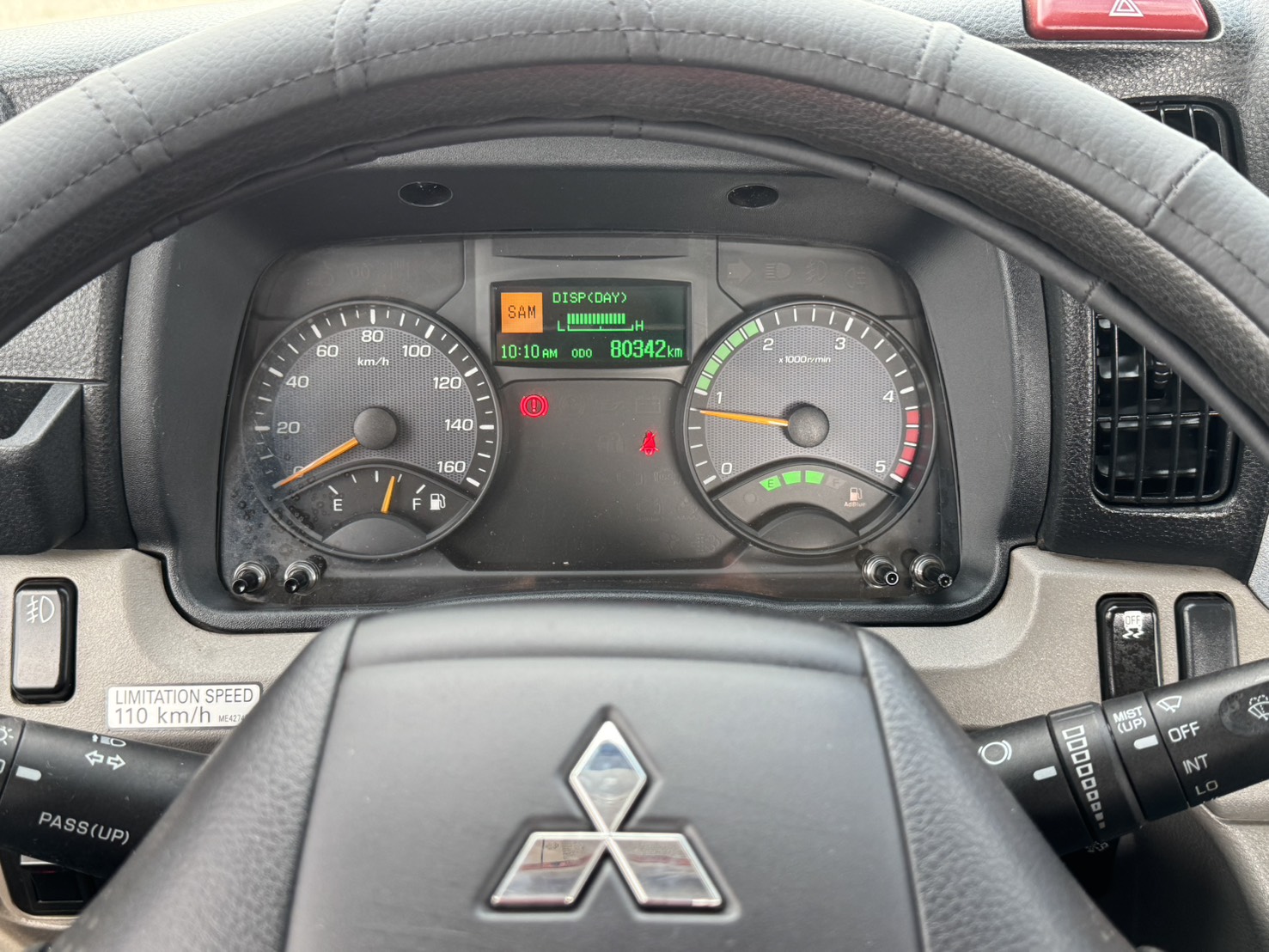 2022年 FUSO 堅達 14尺 貨車  載重正5噸+框式木床車型 超低里程+4尺尖形升降尾門 四錄環景鏡頭~全車包覆花板 工作賺錢好幫手 商用運輸首選  第7張相片