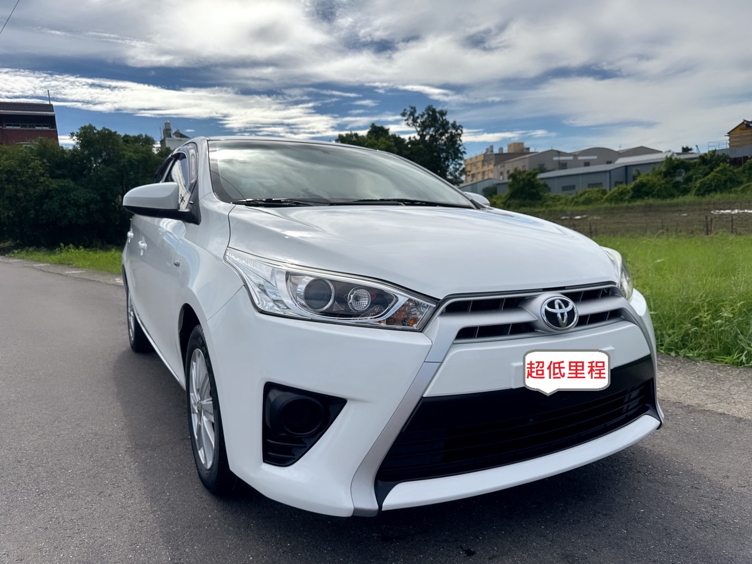 2017年 Toyota Yaris 1.5 經典型  熱門掀背車款~都市停車便利 超低里程~年均里程6300公里 里程保證~省油+省稅~妥善率高 最佳代步通勤都會小車第一首選  第2張相片