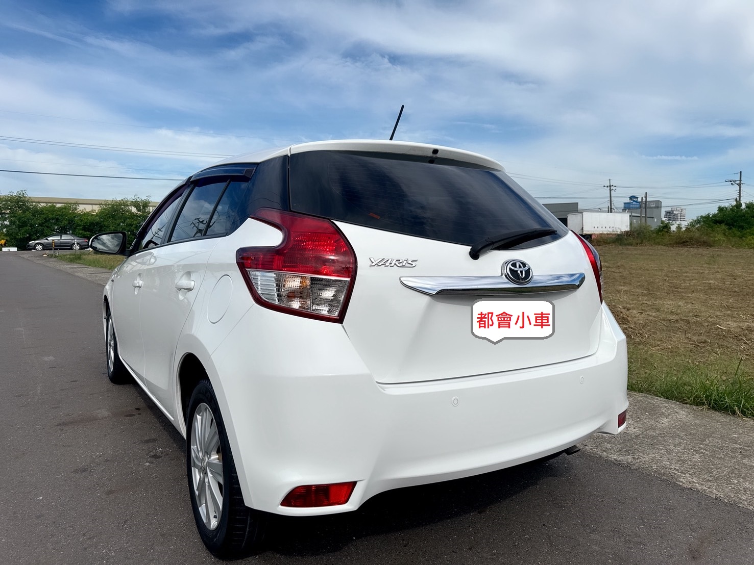 2017年 Toyota Yaris 1.5 經典型  熱門掀背車款~都市停車便利 超低里程~年均里程6300公里 里程保證~省油+省稅~妥善率高 最佳代步通勤都會小車第一首選  第3張相片