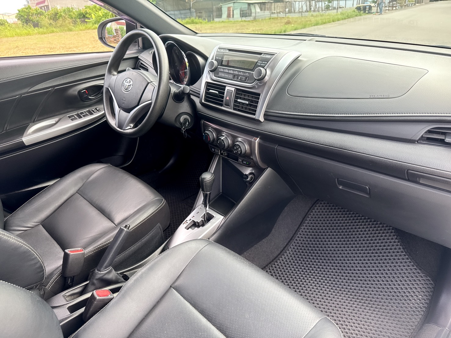 2017年 Toyota Yaris 1.5 經典型  熱門掀背車款~都市停車便利 超低里程~年均里程6300公里 里程保證~省油+省稅~妥善率高 最佳代步通勤都會小車第一首選  第14張相片