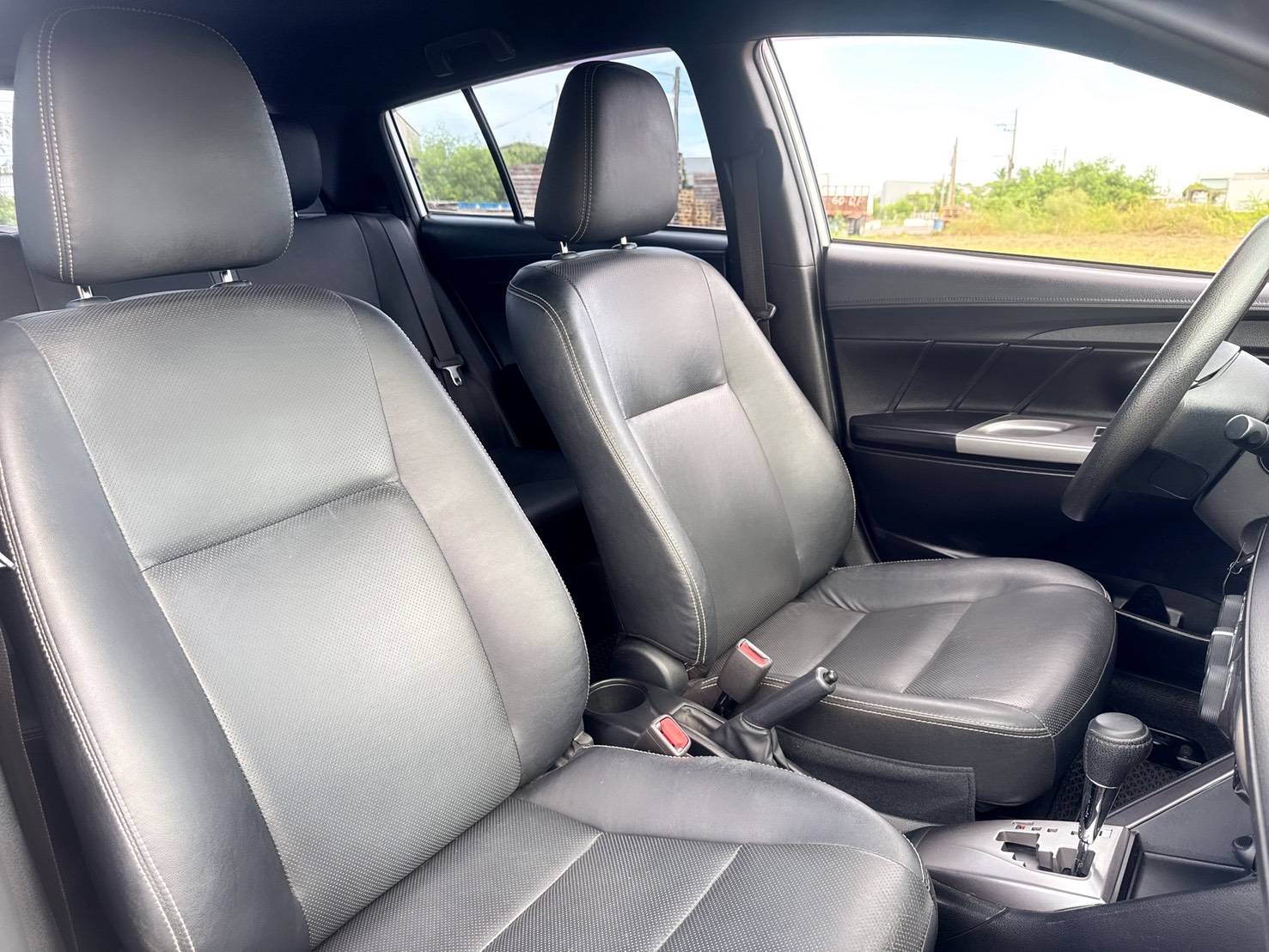 2017年 Toyota Yaris 1.5 經典型  熱門掀背車款~都市停車便利 超低里程~年均里程6300公里 里程保證~省油+省稅~妥善率高 最佳代步通勤都會小車第一首選  第15張相片