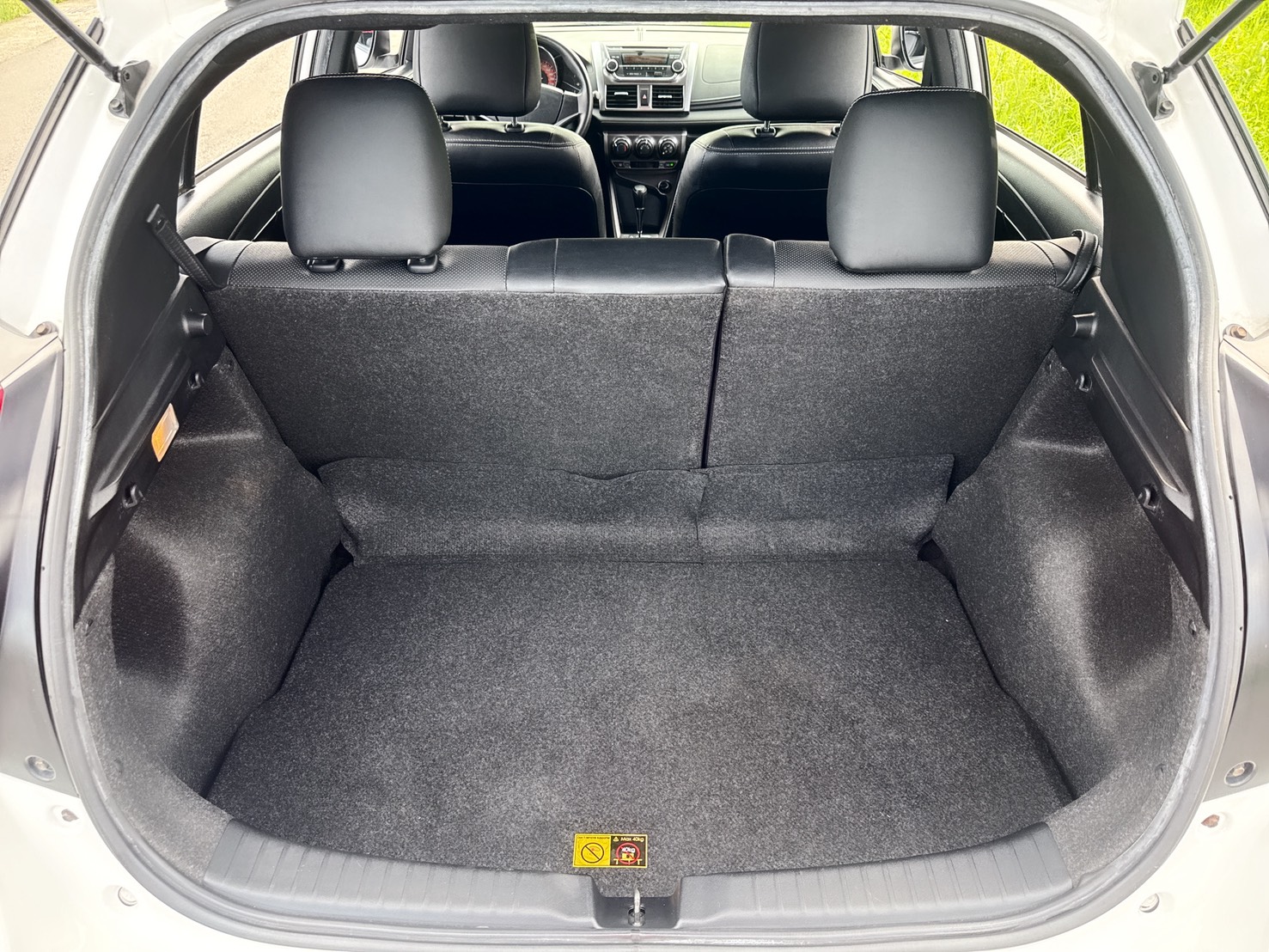 2017年 Toyota Yaris 1.5 經典型  熱門掀背車款~都市停車便利 超低里程~年均里程6300公里 里程保證~省油+省稅~妥善率高 最佳代步通勤都會小車第一首選  第18張相片