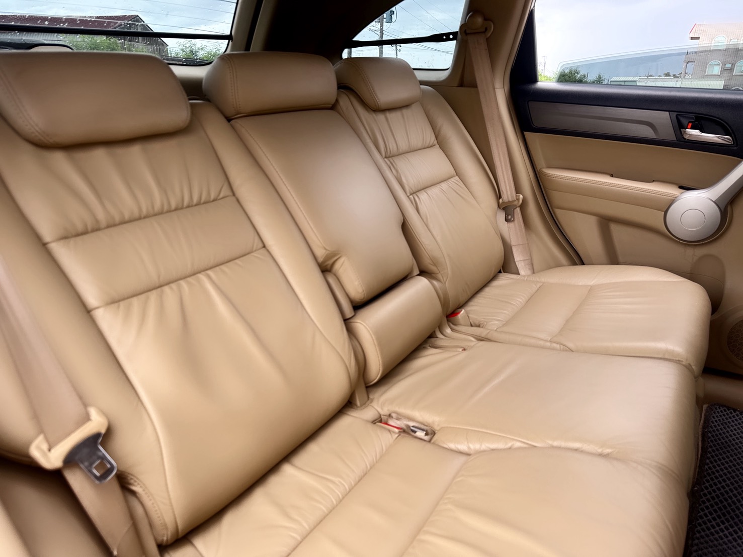 2007年 HONDA CR-V 2.0L  改款新車型~經典保值休旅  里程保證~妥善率高~車況佳  動力駕馭充足+車室寬敞舒適  代步/出遊/工作~平價休旅首選  第18張相片