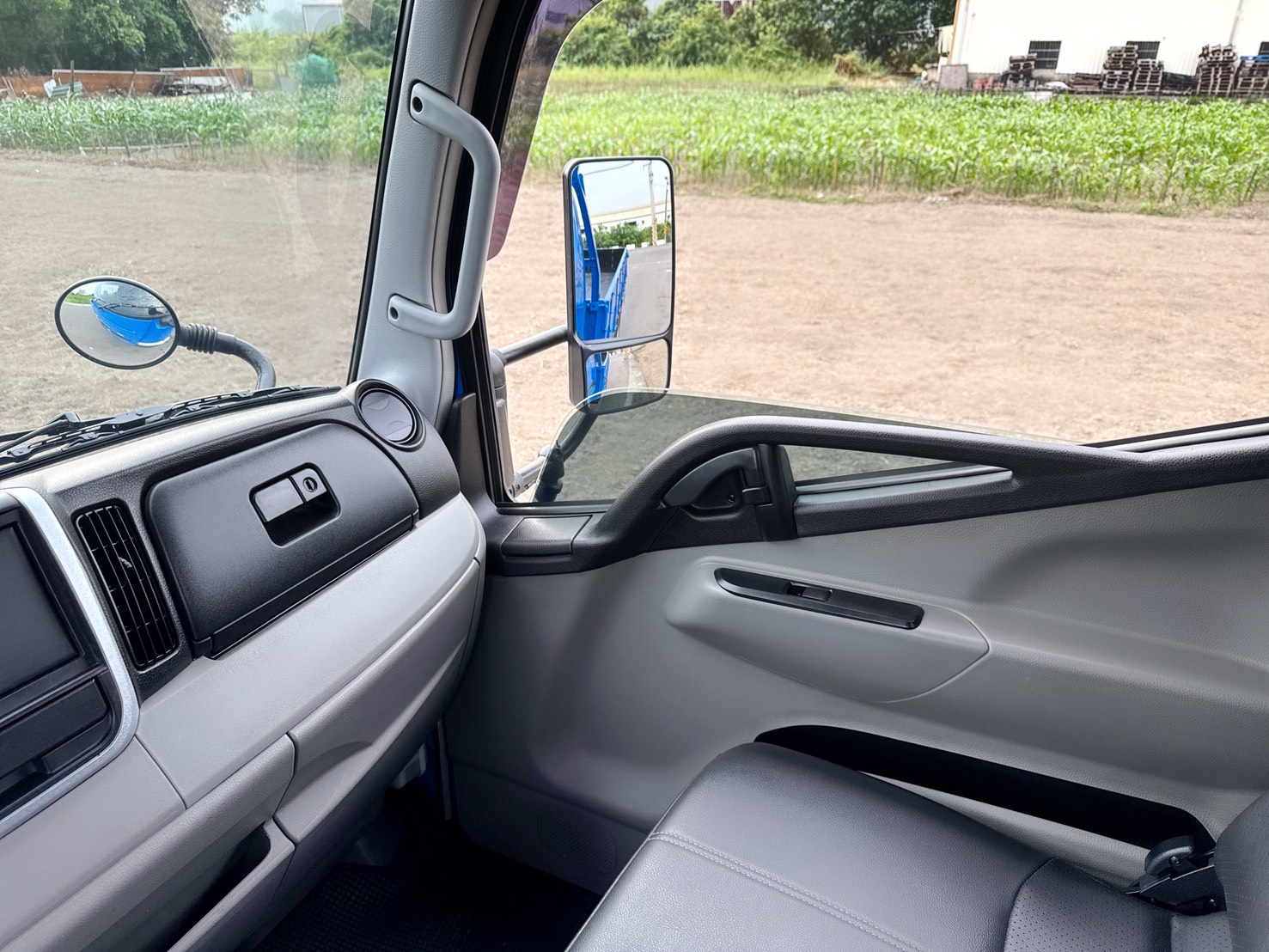 2022年三菱 FUSO 堅達 貨車  總重正5公噸！11.5尺木床  全車原版件~原廠定期保養 五噸商用車載貨運輸第一首選  第10張相片