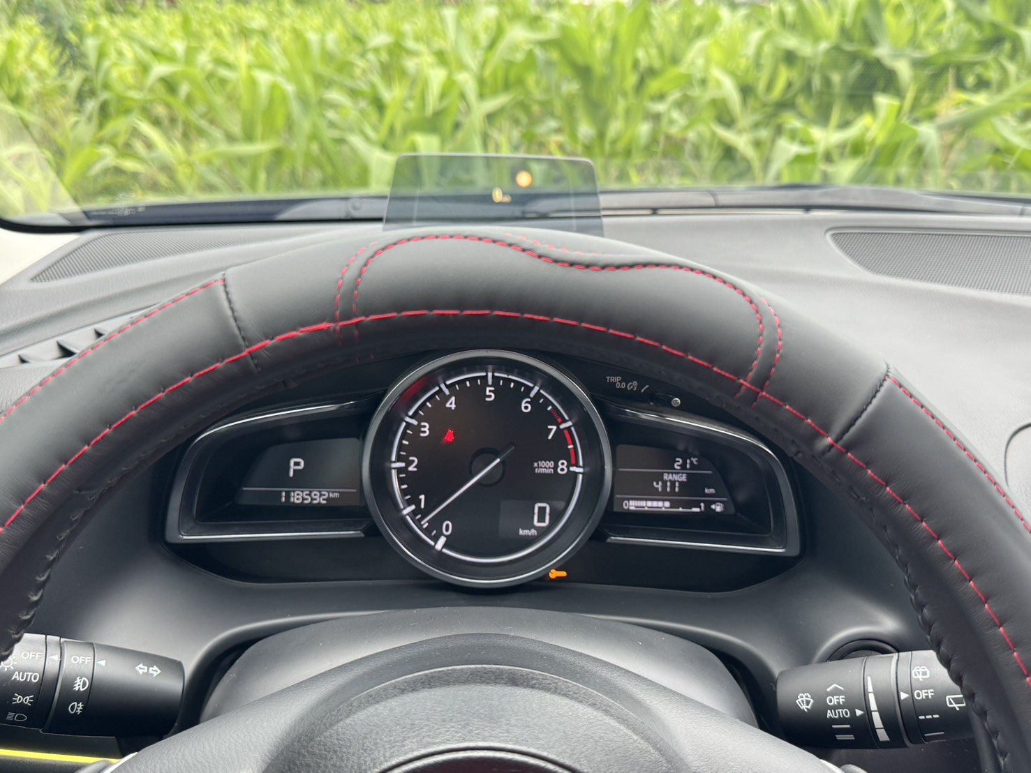 2017年 馬自達 MAZDA 3 5D  尊榮安全版~運動型黑化外觀  環艙式氣氛燈+閥門控制系統  安全+科技+動感+性能一應俱全  車身流線外型+熱血帥氣車款首選  第7張相片