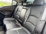 2017年 馬自達 MAZDA 3 5D  尊榮安全版~運動型黑化外觀  環艙式氣氛燈+閥門控制系統  安全+科技+動感+性能一應俱全  車身流線外型+熱血帥氣車款首選  第14張縮圖