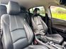 2017年 馬自達 MAZDA 3 5D  尊榮安全版~運動型黑化外觀  環艙式氣氛燈+閥門控制系統  安全+科技+動感+性能一應俱全  車身流線外型+熱血帥氣車款首選  第16張縮圖